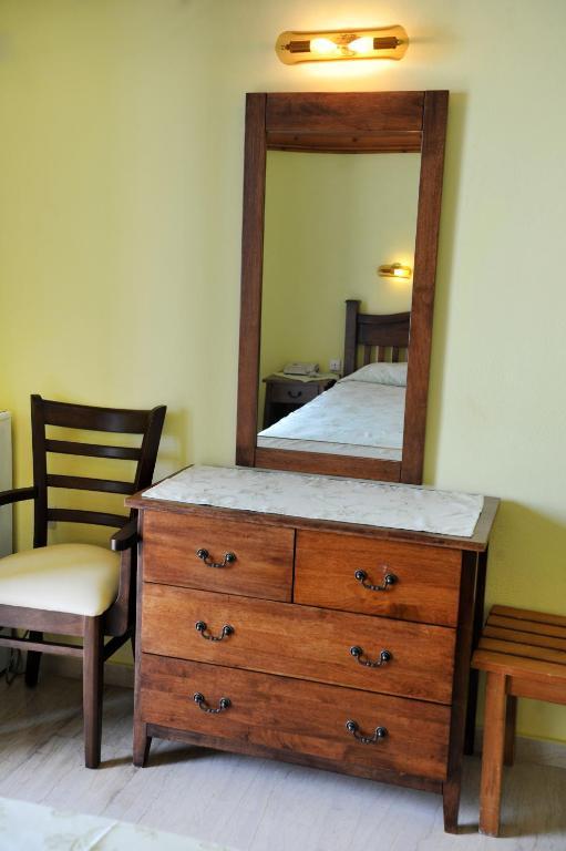Logan'S Beach Hotel Nydri  Room photo