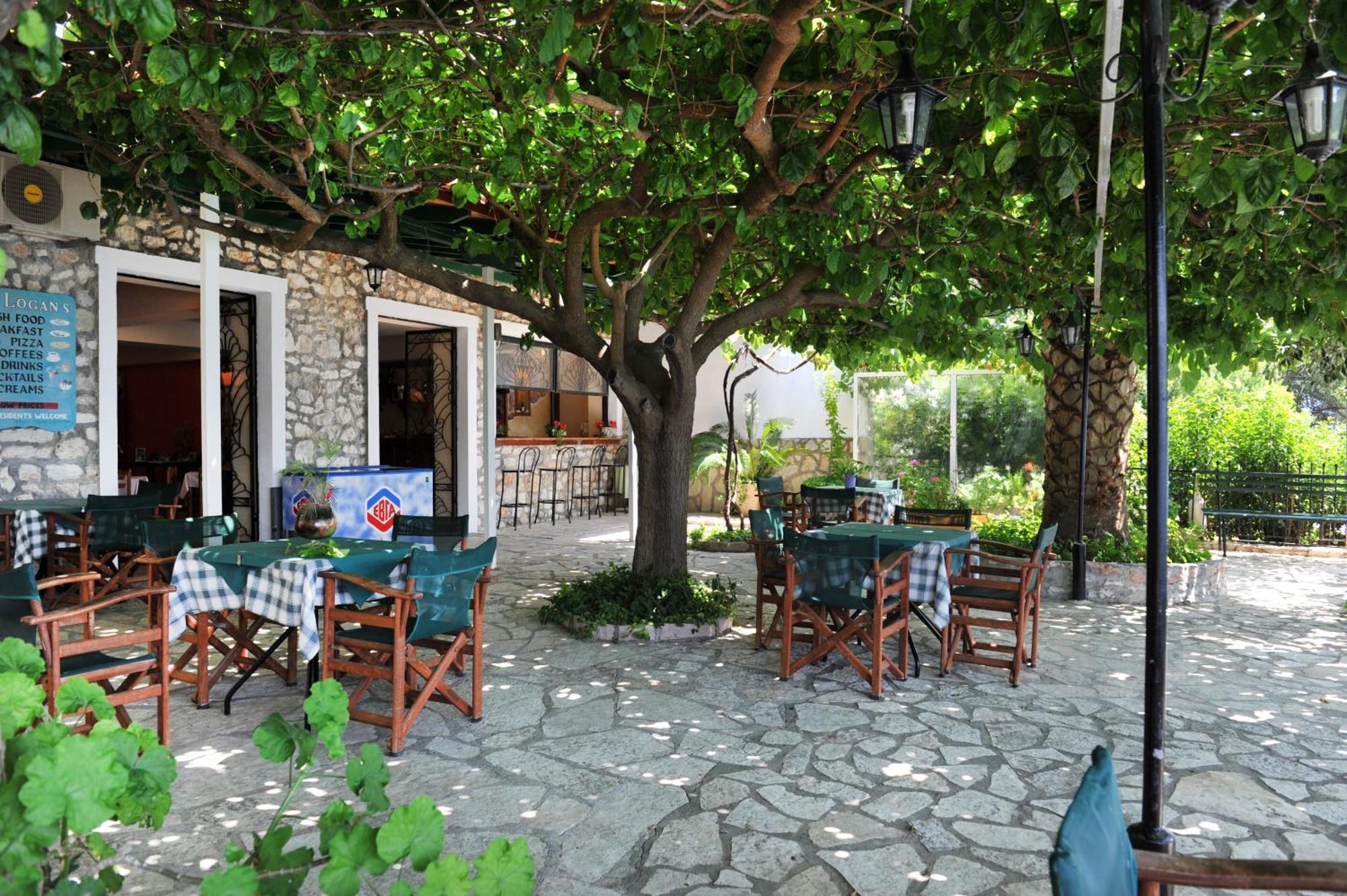 Logan'S Beach Hotel Nydri  Exterior photo
